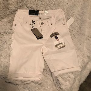 Seven 7 Roll cuff Bermudas sz 4 Has all tags NWT